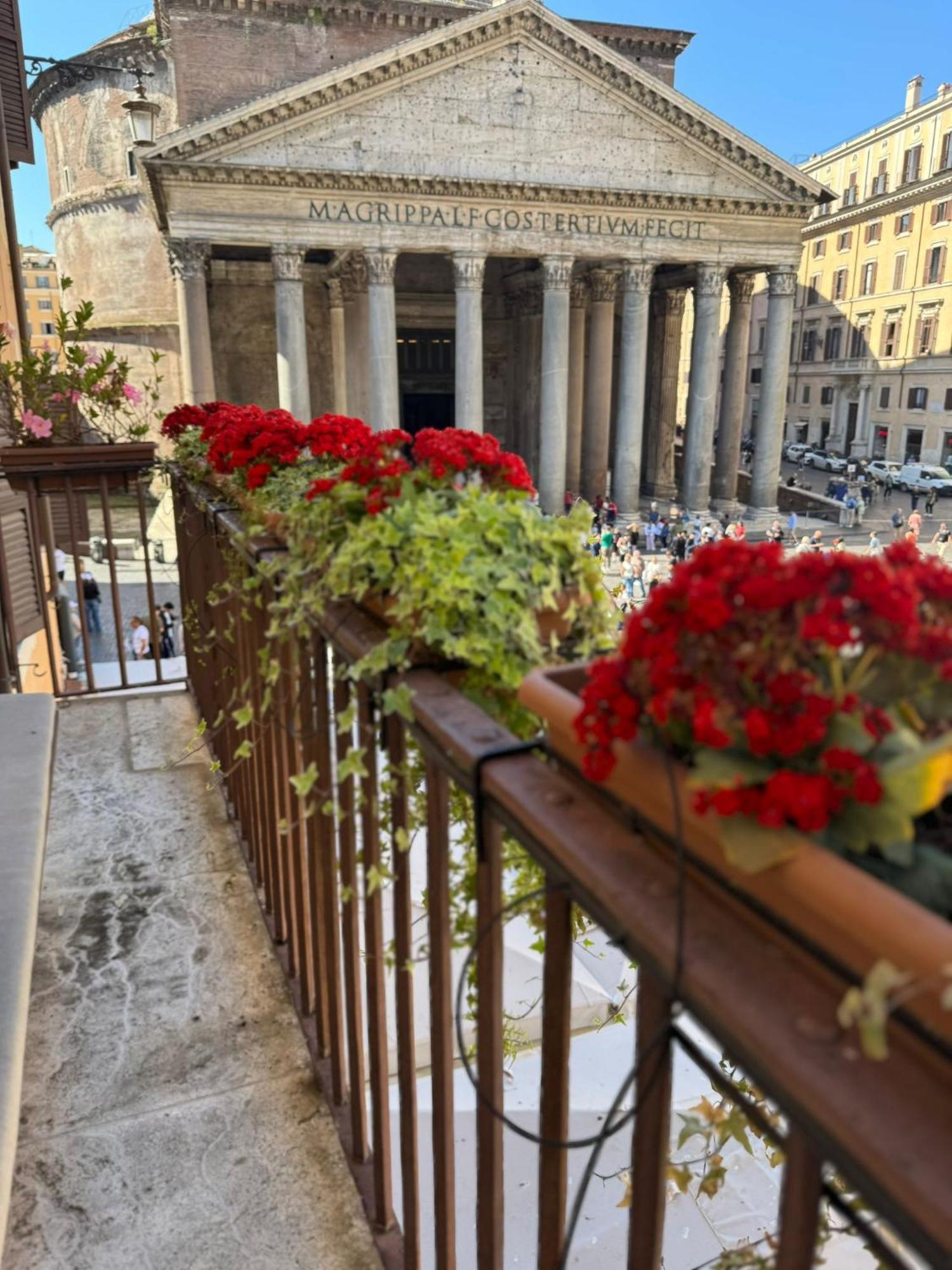 Pantheon Balcony Morgana Suite Roma Esterno foto